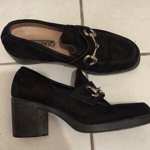 y2k clogs black suede . so super cute